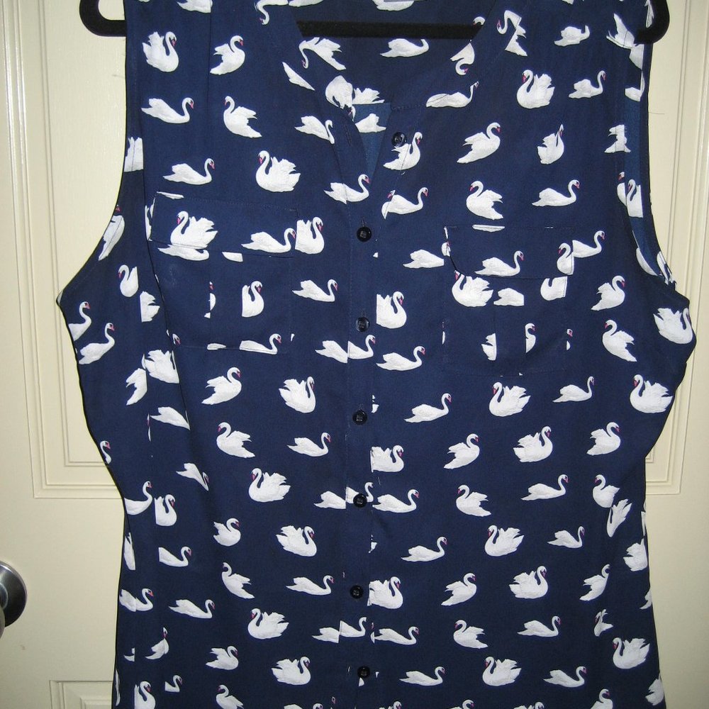 Soho jean co. Swan blouse Sz XL sleeveless button front split neck